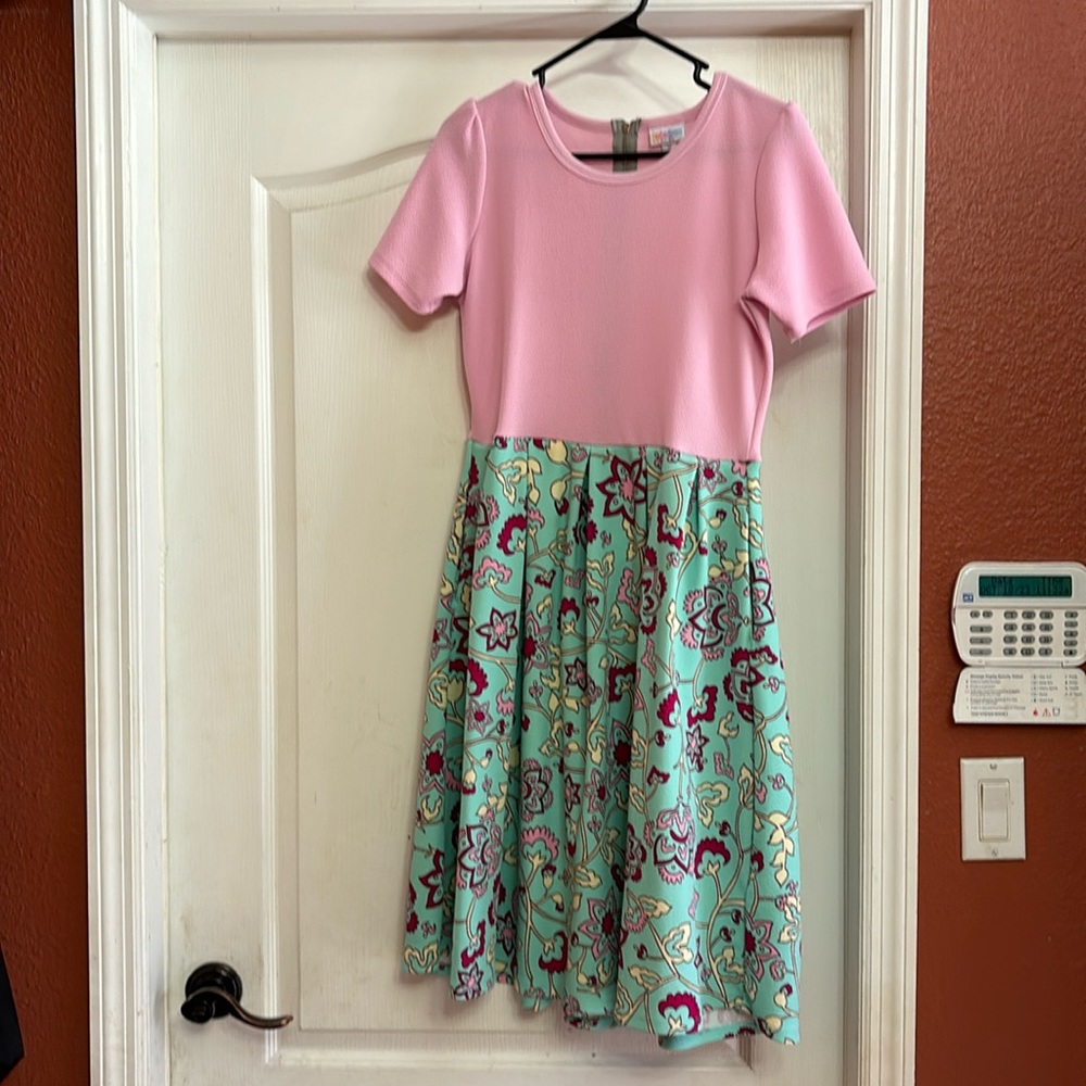 Super cute - has pockets and back zipper